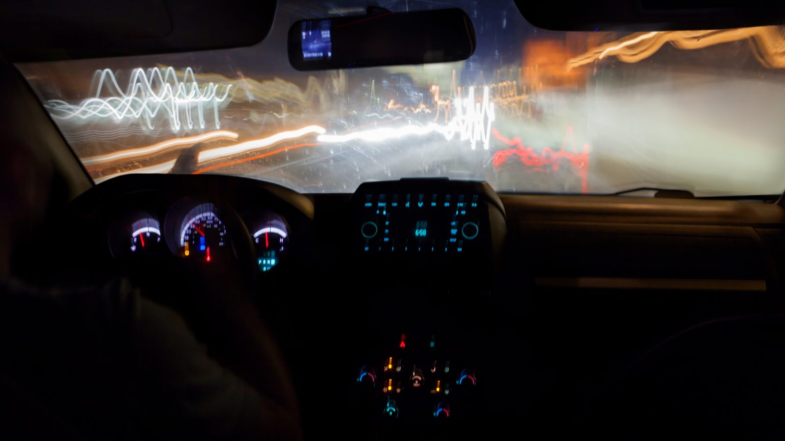 كيف يمكن للسائقين الجدد التأقلم مع القيادة ليلاً؟