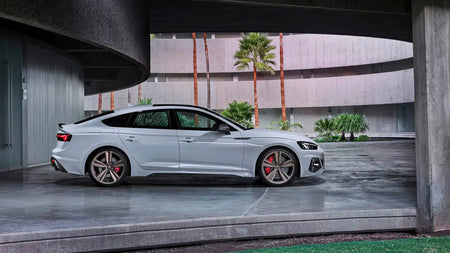 من هدير محرك V8 إلى قوة هجينة: أجيال أودي RS5، مواصفاتها، وتحديثاتها