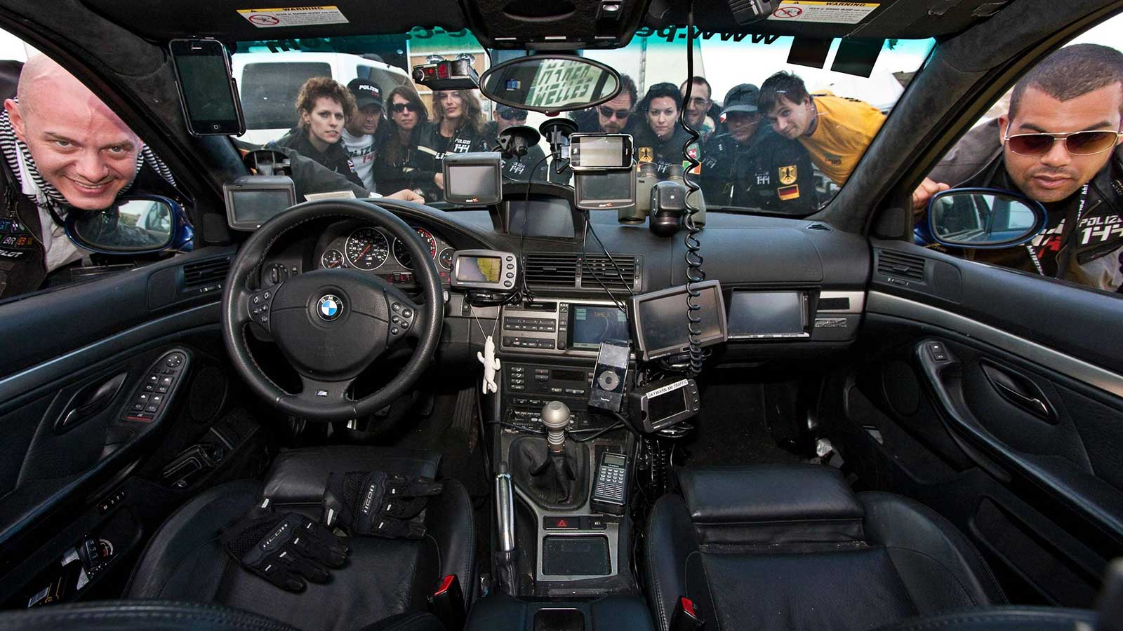 رحلة كانونبول ران: أعظم رحلة برية أمريكية (وأكثرها غير قانونية)